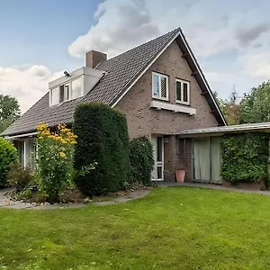 ground-floor-only-in-luxurious-villa-with-beautiful-garden.ihotelsrotterdam.com/